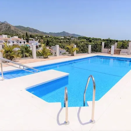 Lovely 2 Bedroom In Oasis De Capistrano, Apartment Nerja
