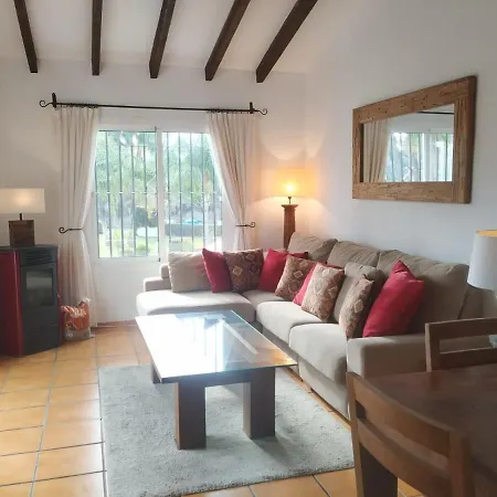 Lovely 2 Bedroom In Oasis De Capistrano, Apartment Nerja