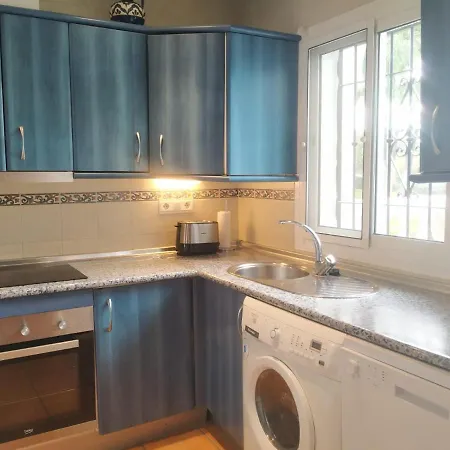 Apartment Lovely 2 Bedroom In Oasis De Capistrano, Nerja