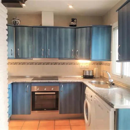 Lovely 2 Bedroom In Oasis De Capistrano, Nerja